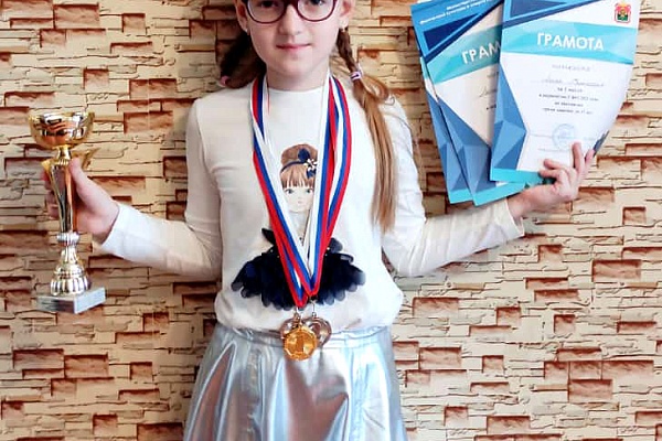 Виктория Лапа, победитель и призер первенства Сибирского округа по шахматам среди девочек до 11 лет
